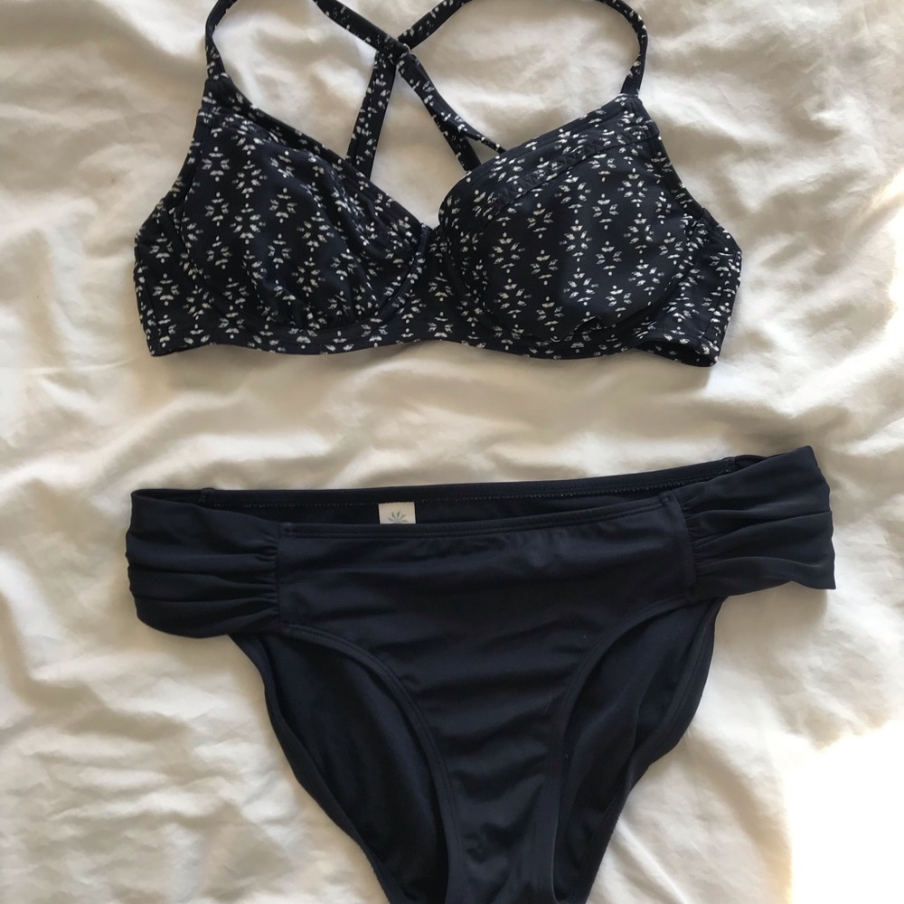 Athleta size small bottom 32 B/C top swim suit